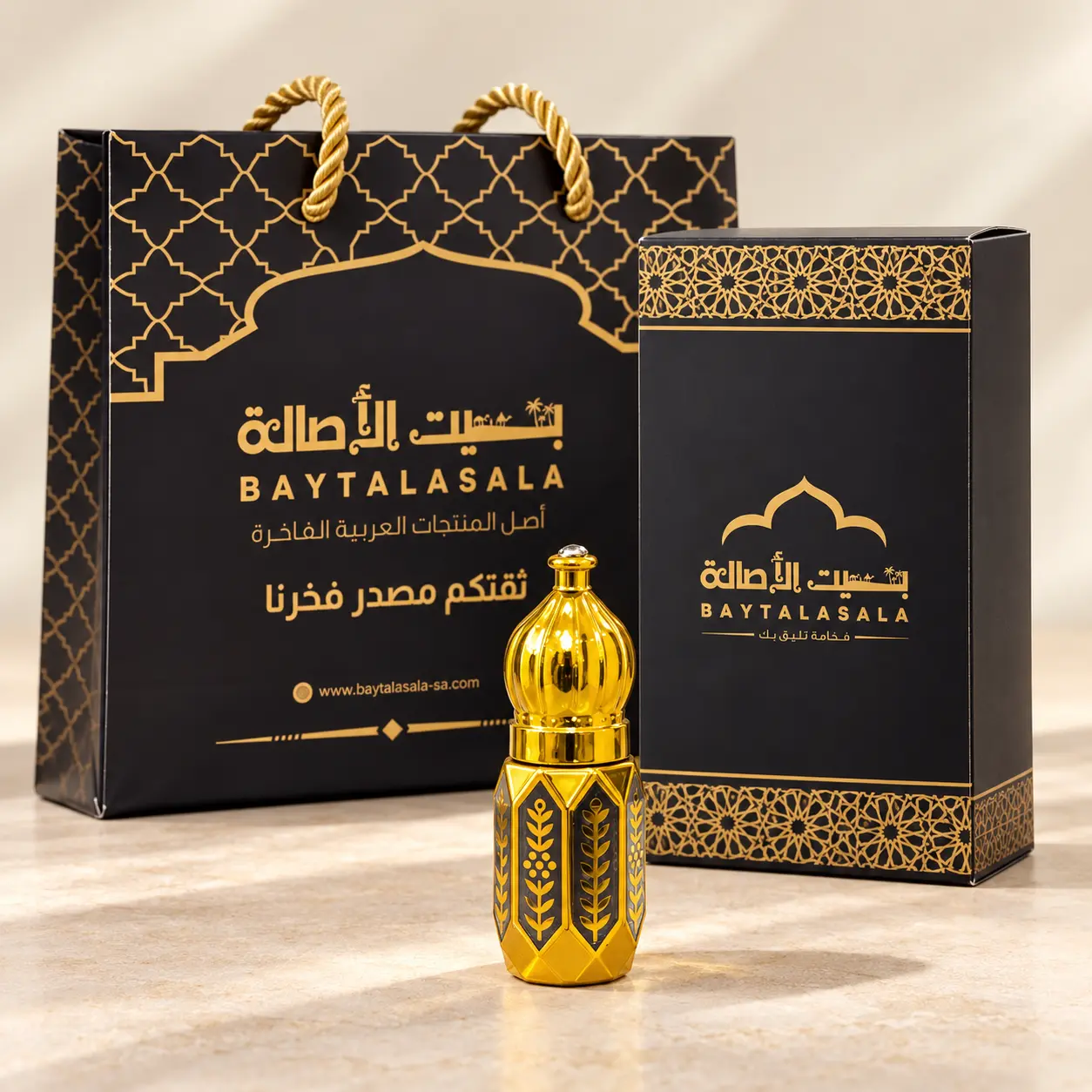 عبوة كحل بيت الأصالة أمام البوكس وحقيبة الإهداء السوداء