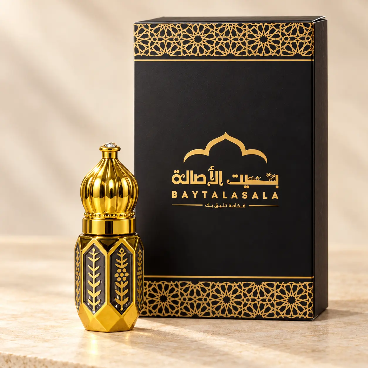 عبوة كحل بيت الأصالة الذهبية أمام البوكس الأسود بزخارف ذهبية